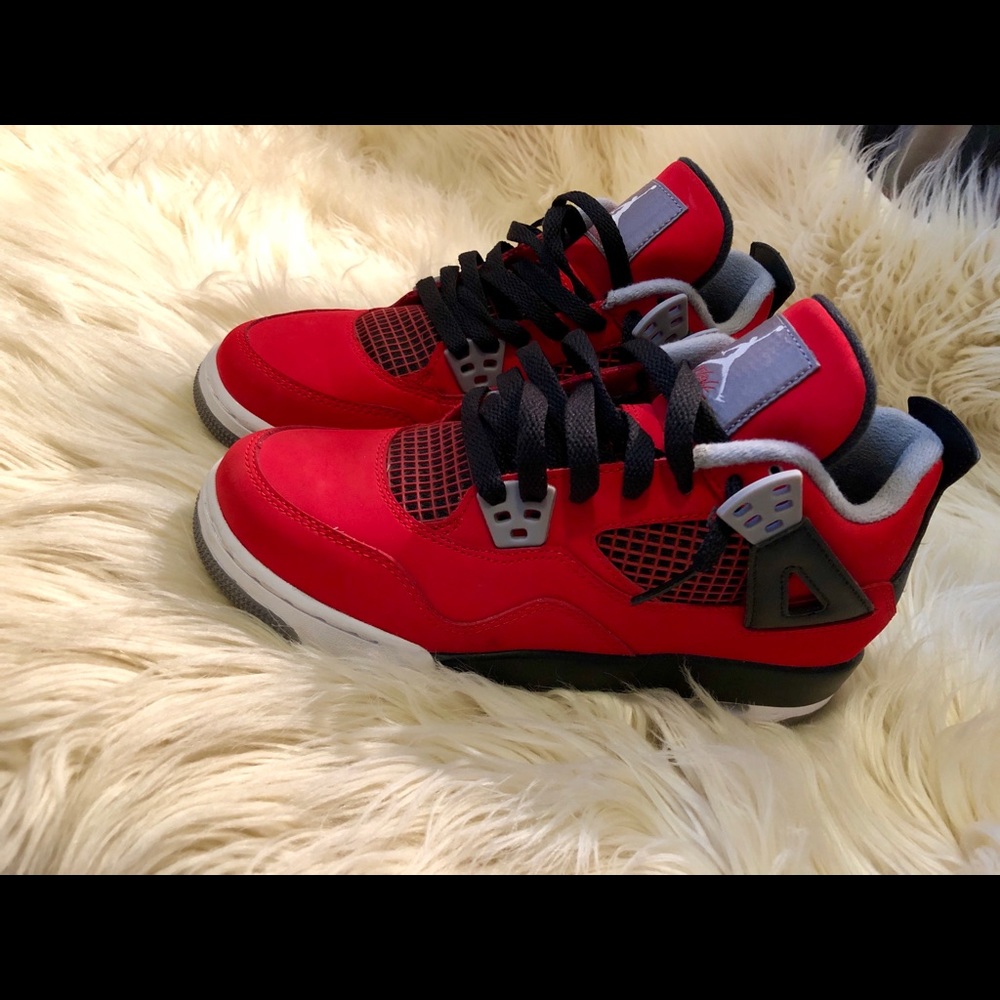 Jordan 4s